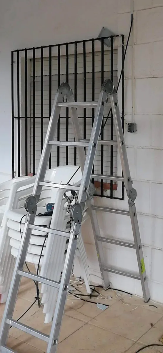 Escalera aluminio multiusos plegable, extensible.