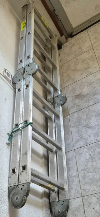 Escalera aluminio multiusos plegable, extensible.