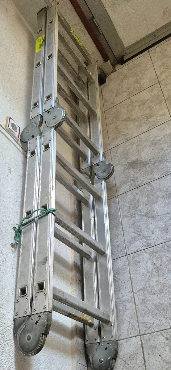 Escalera aluminio multiusos plegable, extensible.