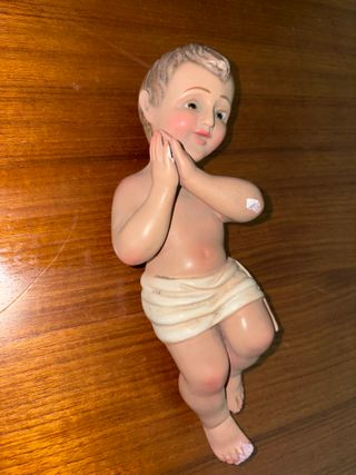 Bambinello con occhi in vetro