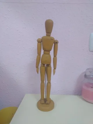Maniquí de madera articulado