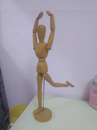 Maniquí de madera articulado