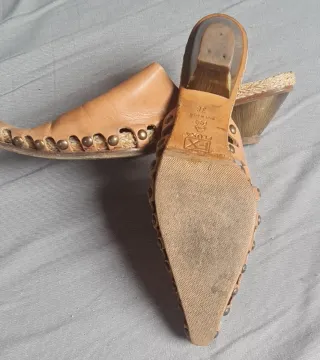 Zuecos Fluxá Beige Cuero