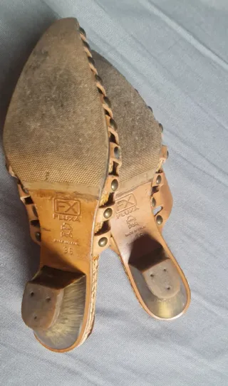 Zuecos Fluxá Beige Cuero