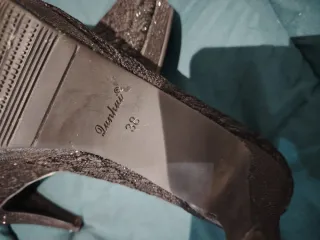 Zapatos de salón negros con brillo