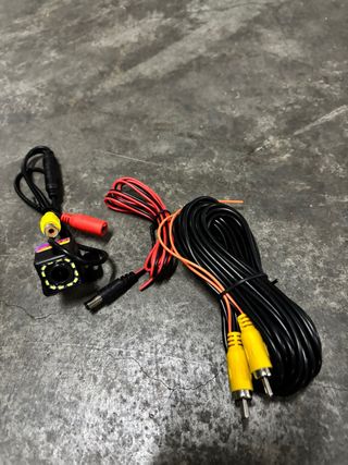 Cámara trasera coche con cables. NUEVA A ESTRENAR!
