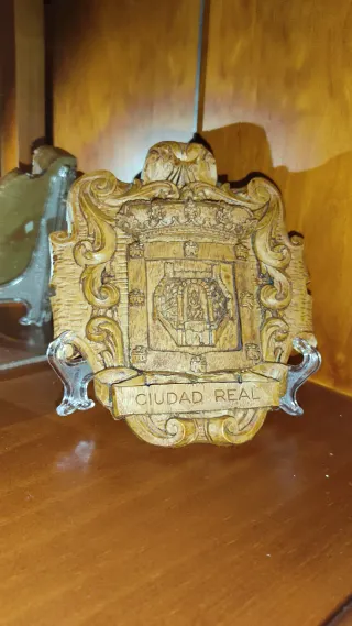 Recuerdo Ciudad Real resina Tallada