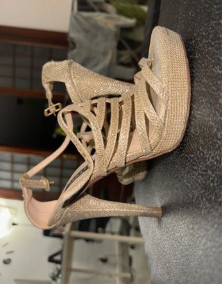 Zapatos de tacón Albano dorados brillantes