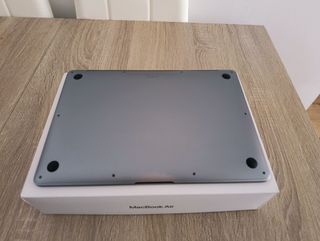 MacBook Air M1 (2020) – 8 GB RAM / 256 GB SSD