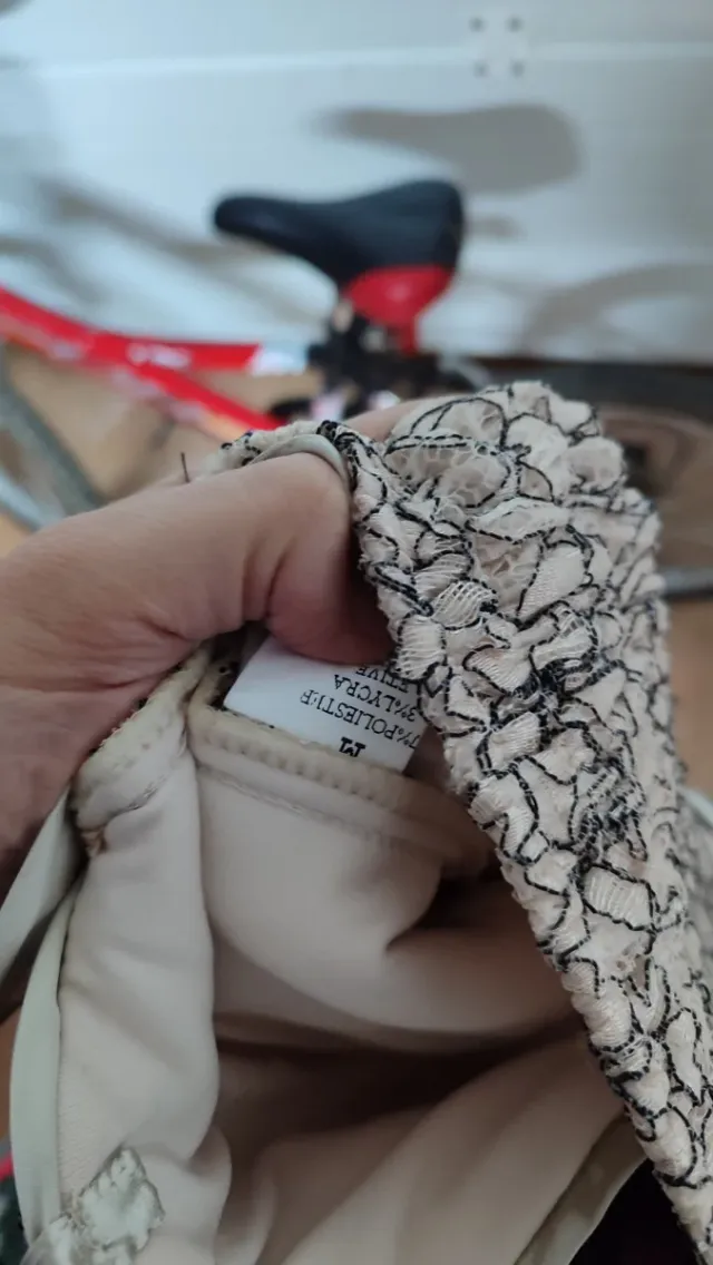 Vestido de fiesta beige y dorado