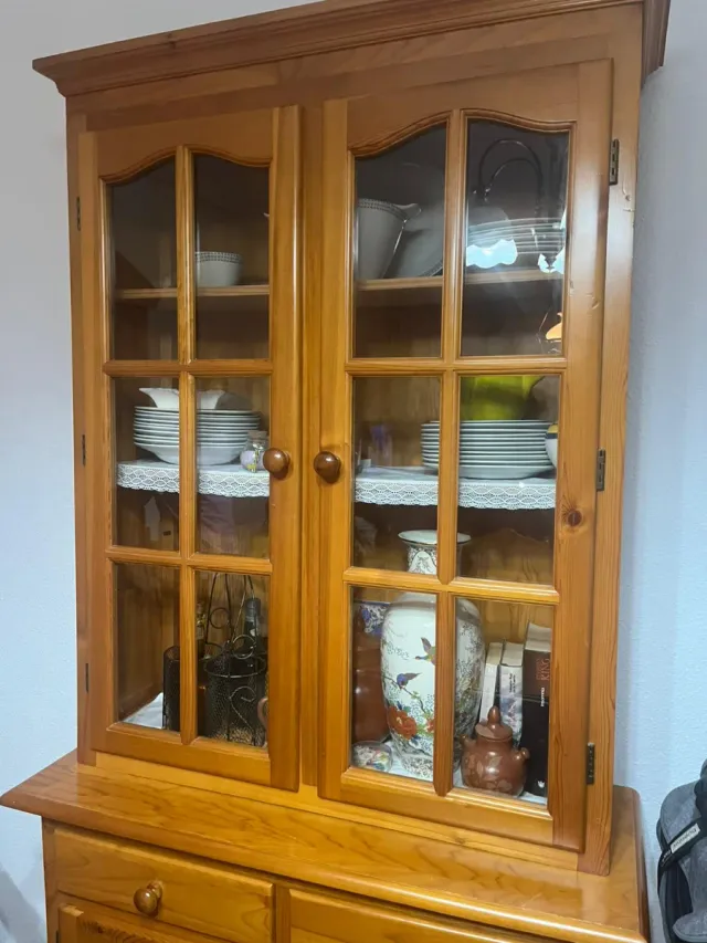 Mueble de comedor de madera