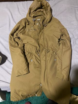 Parka Pull&Bear Talla M Marrón