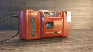 Cámara Analógica Canon AF 35 J de 35mm Roja