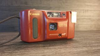 Cámara Analógica Canon AF 35 J de 35mm Roja