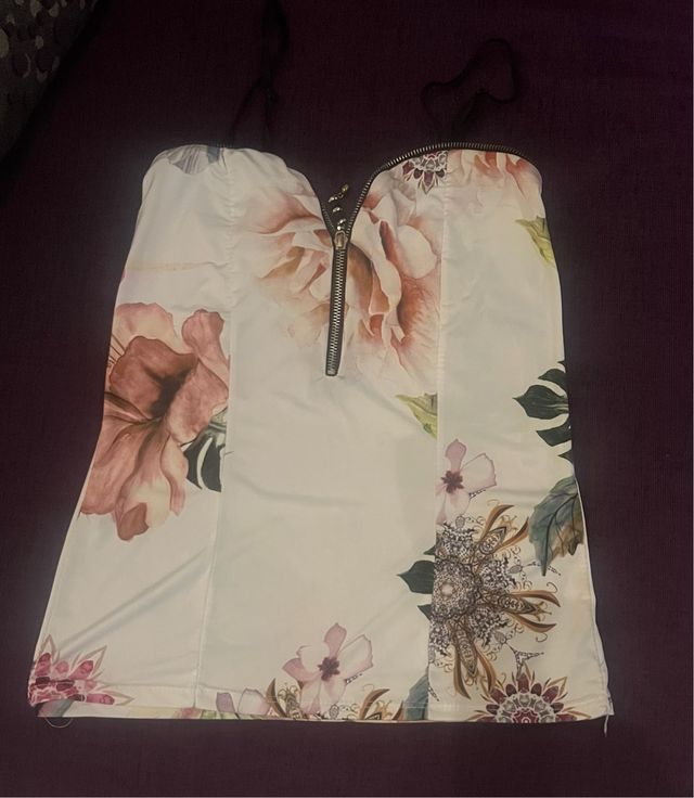 Camiseta floral con cremallera