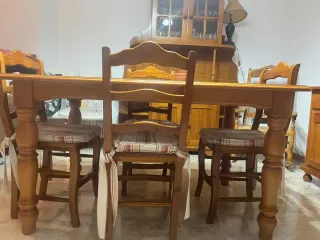 Mesa y 4 sillas de madera rústica
