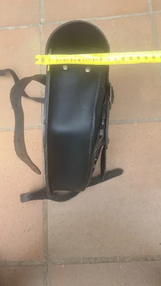 Alforja de cuero para moto custom