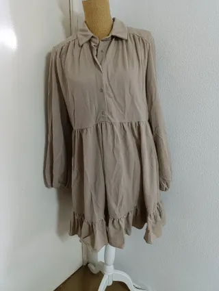 Vestido beige con volantes