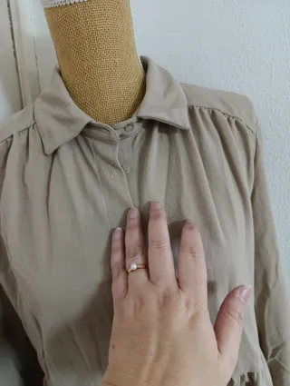 Vestido beige con volantes