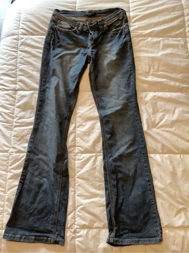 Pantalón vaquero flare azul