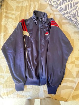 Chaqueta Adidas deportiva azul y roja
