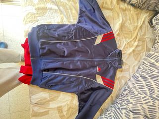 Chaqueta Adidas deportiva azul y roja