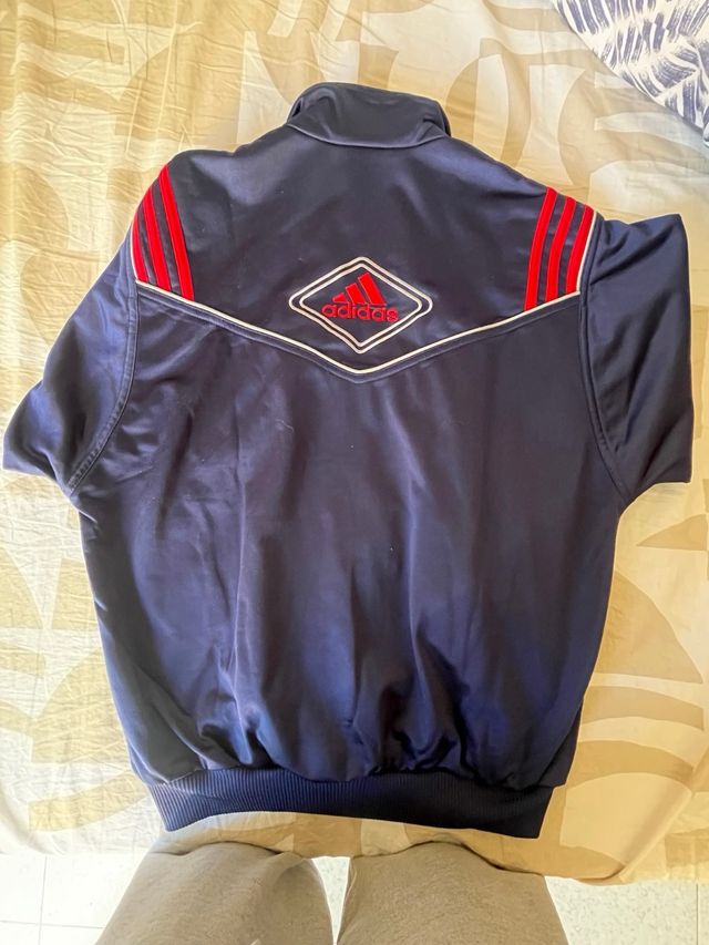 Chaqueta Adidas deportiva azul y roja