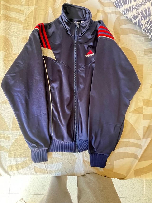 Chaqueta Adidas deportiva azul y roja