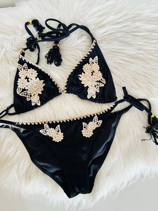 Bikini negro con apliques beige