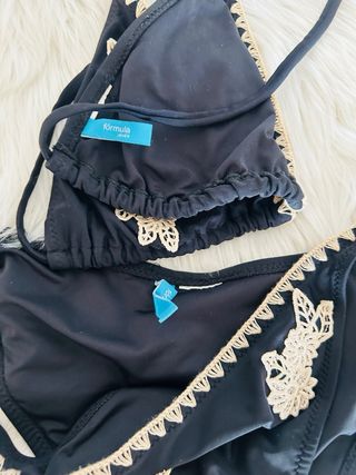 Bikini negro con apliques beige
