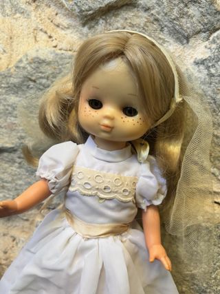 Muñeca Lesly Famosa Novia Velo