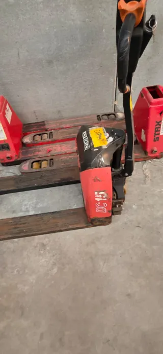 Carretillas elevadoras rojas