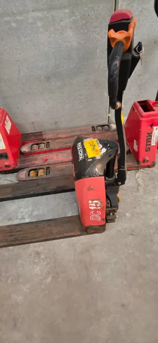 Carretillas elevadoras rojas