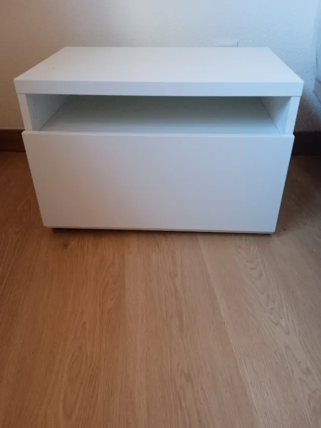 Mesita auxiliar blanca