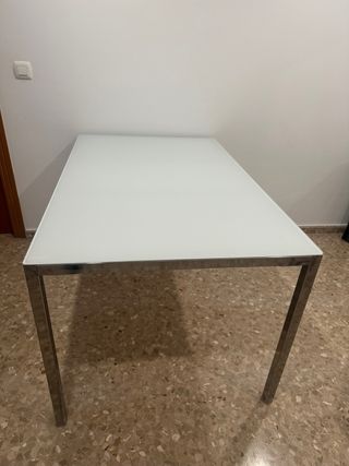 Tavolo da pranzo IKEA in cristallo e acciaio