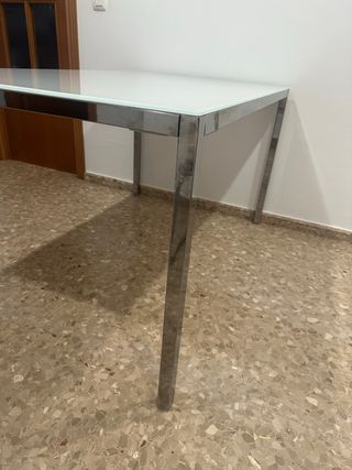 Tavolo da pranzo IKEA in cristallo e acciaio