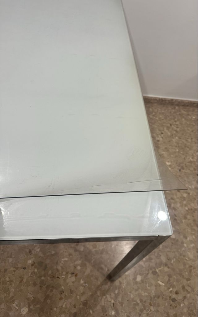 Tavolo da pranzo IKEA in cristallo e acciaio