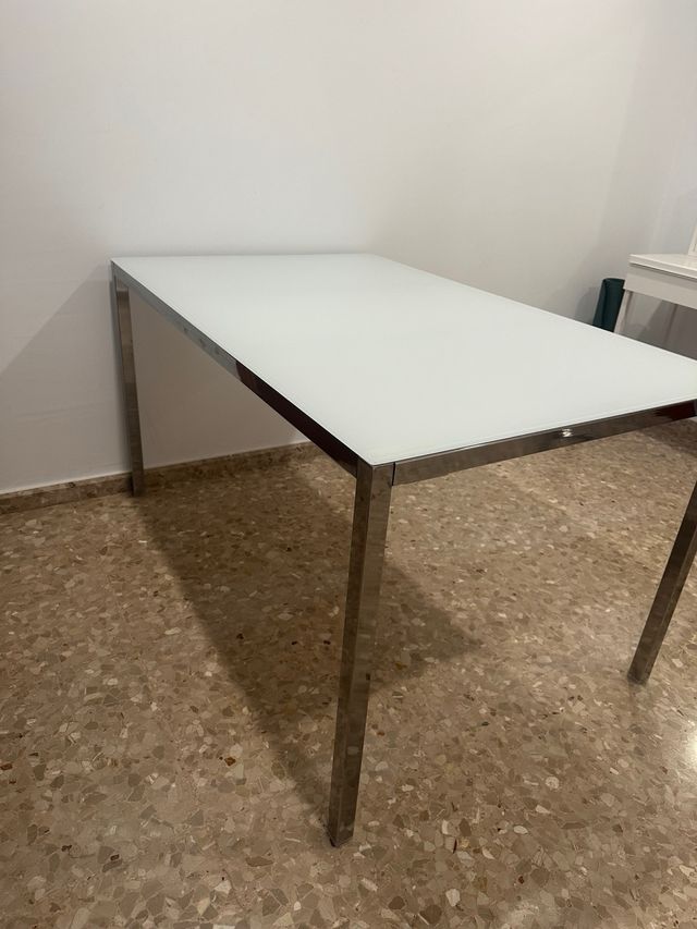 Tavolo da pranzo IKEA in cristallo e acciaio