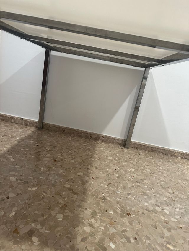 Tavolo da pranzo IKEA in cristallo e acciaio