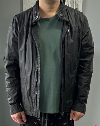 Chaqueta Negra Talla L con capucha