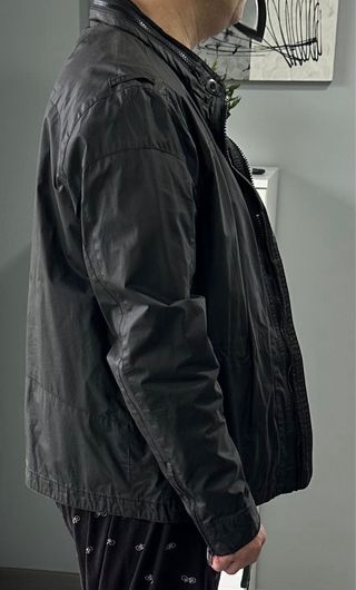 Chaqueta Negra Talla L con capucha