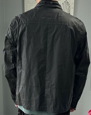 Chaqueta Negra Talla L con capucha