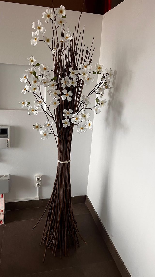 Árbol decorativo cerezo blanco y marrón