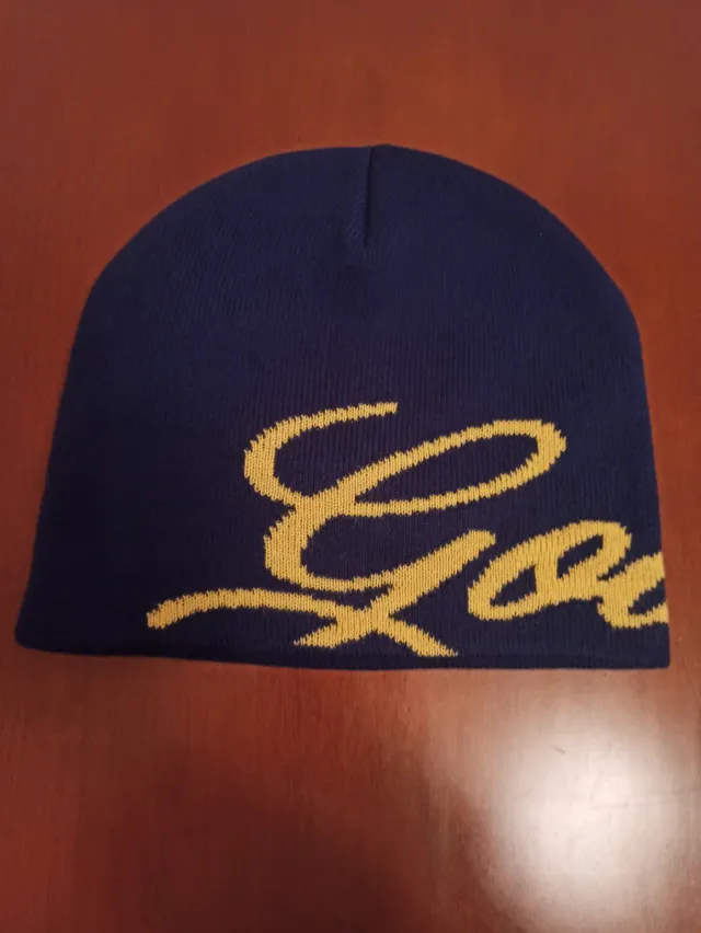 Gorro de lana azul y amarillo