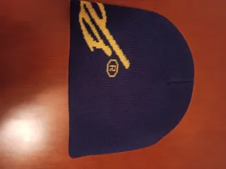 Gorro de lana azul y amarillo