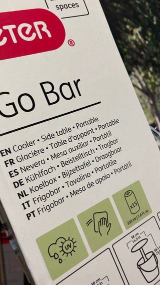 Nevera portátil con mesa auxiliar