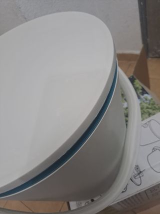 Nevera portátil con mesa auxiliar