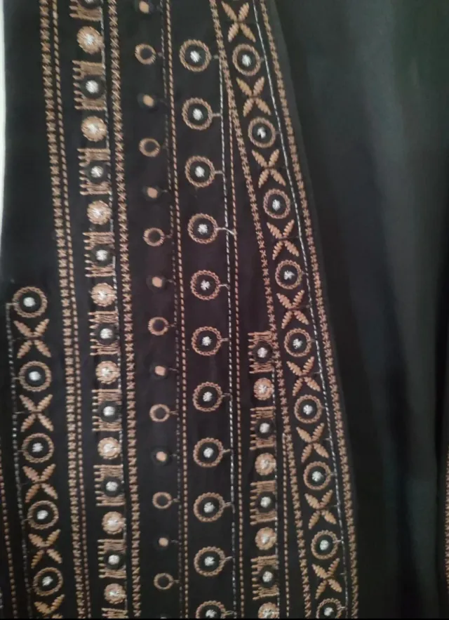 Chaleco negro bordado talla M