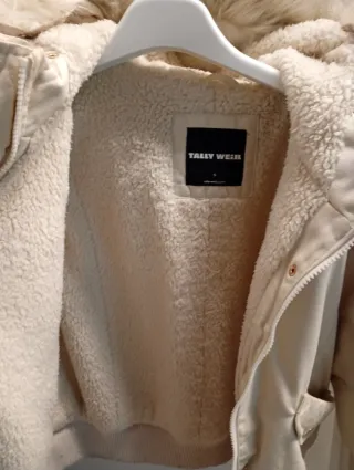 Giacca imbottita beige con cappuccio