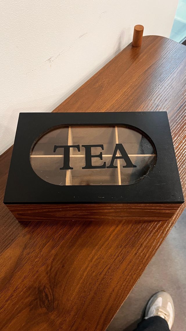 Caja de té de madera con tapa de cristal